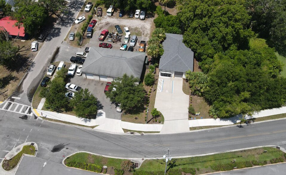 409 N Palmetto Ave, Green Cove Springs, FL à louer - Photo du bâtiment - Image 3 de 7