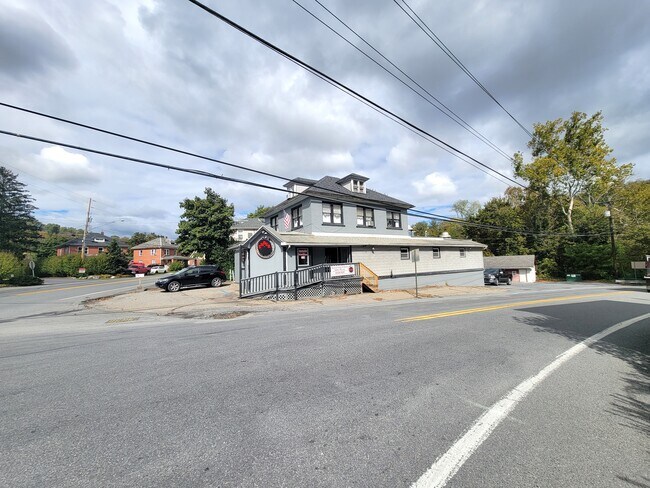 Plus de détails pour 6618 S Delaware Ave, Martins Creek, PA - Commerce de détail à louer