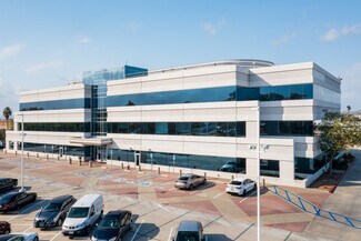 Plus de détails pour 200 S Main St, Corona, CA - Bureau à louer