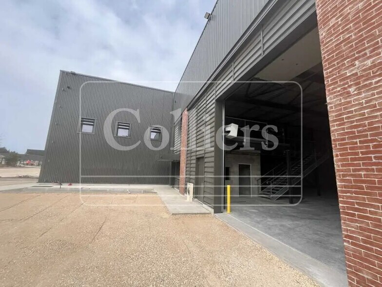 Flex dans Signes à louer - Photo du bâtiment - Image 3 de 3