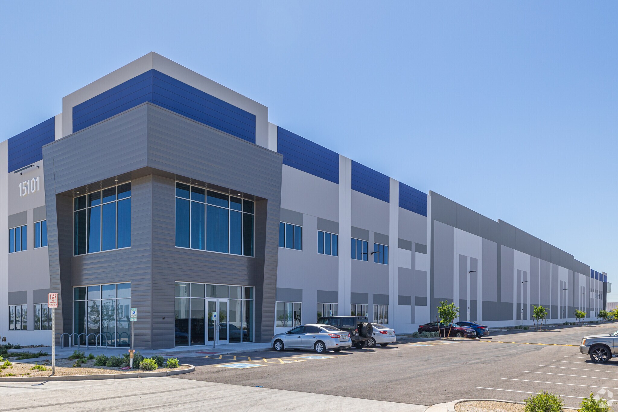 15151 W Hatcher Rd, Waddell, AZ à louer Photo du bâtiment- Image 1 de 15