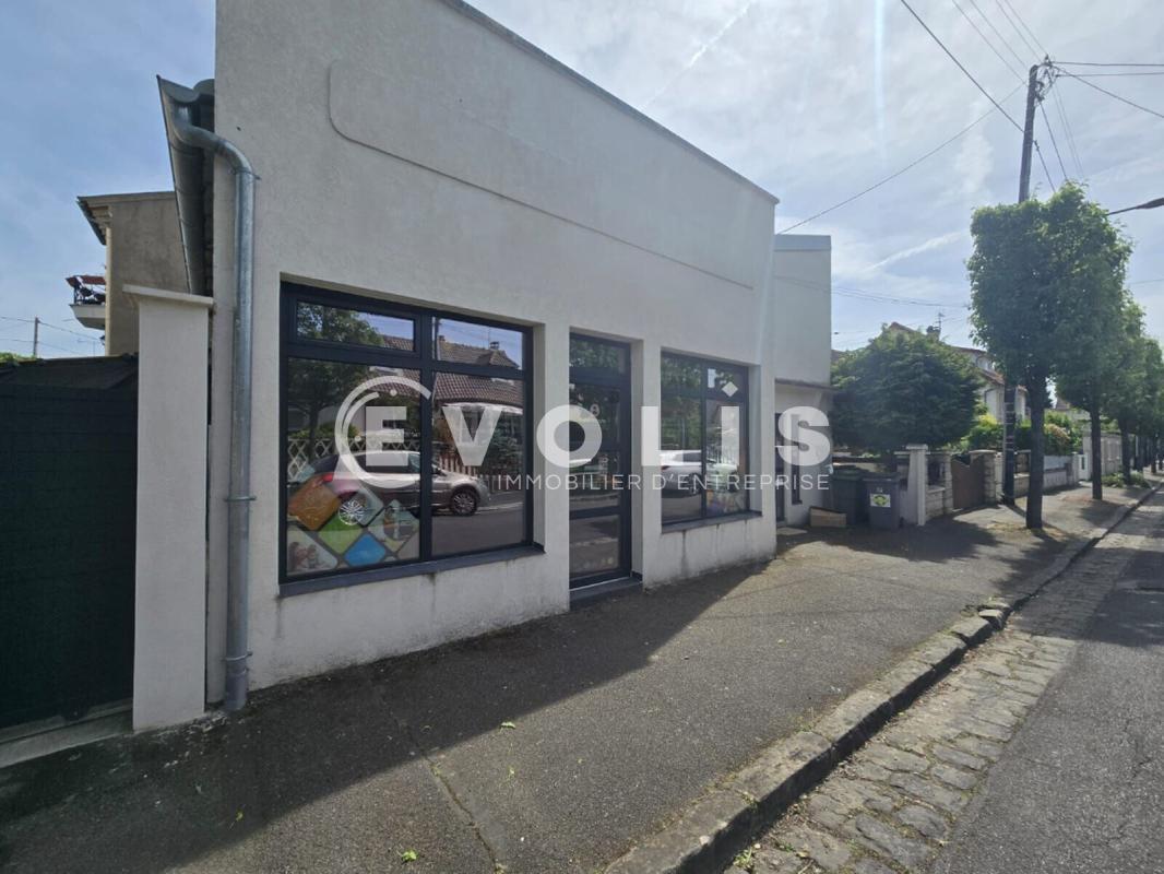 Retail in Viry Chatillon for lease Building Photo- Image 1 of 7