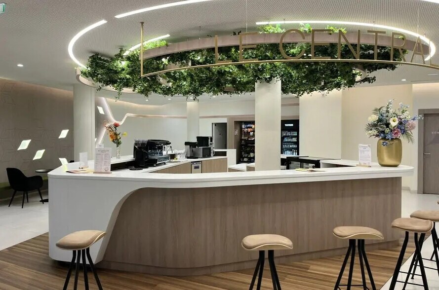 61-63 Rue Des Belles Feuilles, Paris for lease - Building Photo - Image 2 of 10