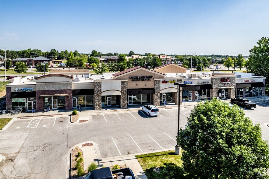 135th St, Overland Park, KS à louer - Photo du bâtiment - Image 3 de 5