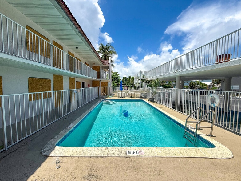 1528 S Federal Hwy, Lake Worth, FL à vendre - Photo du bâtiment - Image 3 de 10
