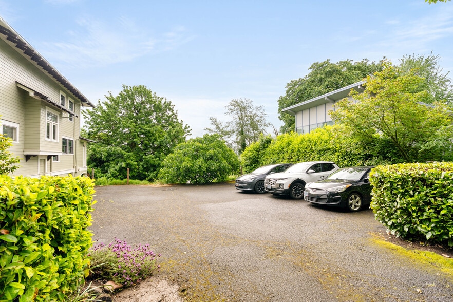 3906 SW Kelly Ave, Portland, OR for sale - Building Photo - Image 2 of 19