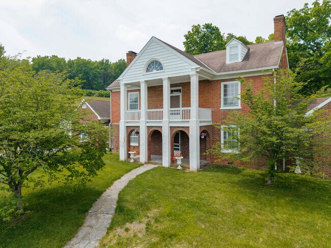 Plus de détails pour 610 New Hope Rd, Staunton, VA - Spécialité à vendre