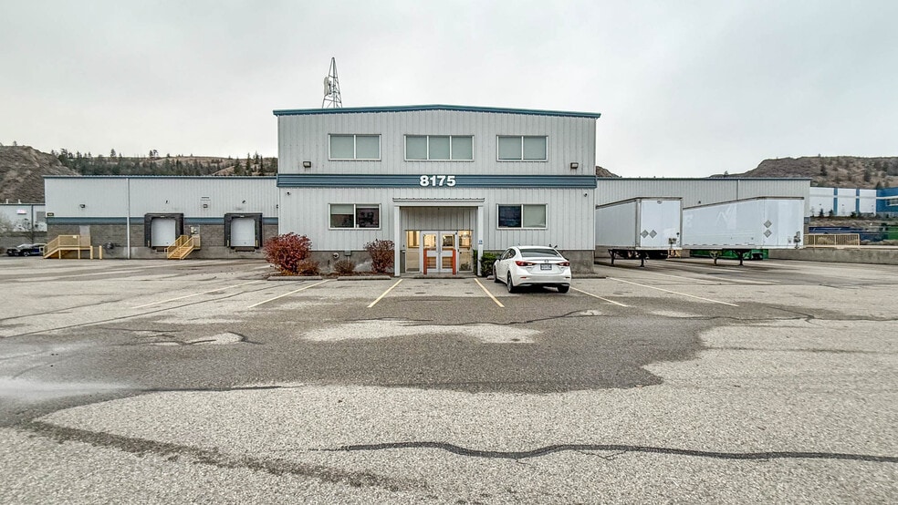 8175 Dallas Dr, Kamloops, BC à louer - Photo principale - Image 1 de 35