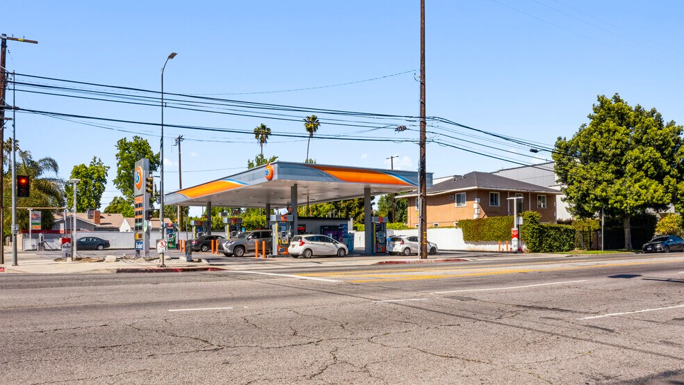16455 Victory Blvd, Van Nuys, CA à vendre - Photo du bâtiment - Image 2 de 9