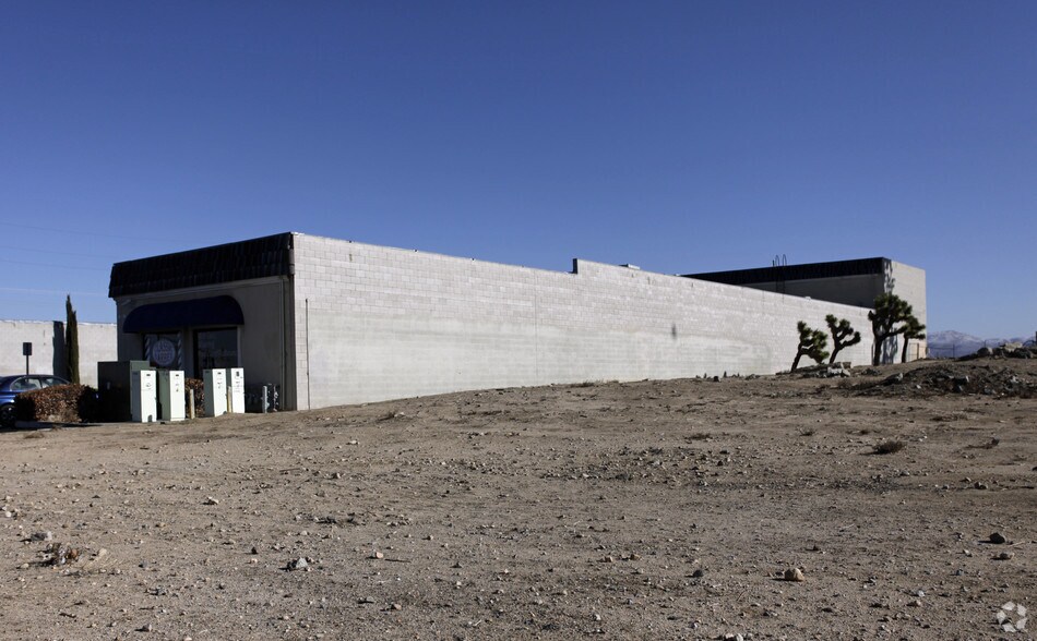 12061 Jacaranda Ave, Hesperia, CA à louer - Photo du bâtiment - Image 3 de 5