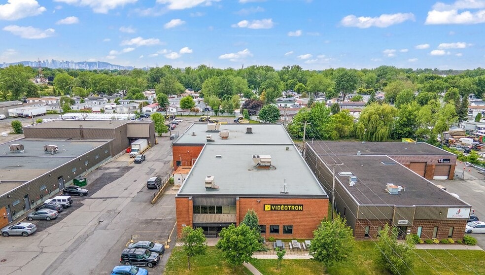 3750 Rue Richelieu, Saint-hubert, QC à vendre - Photo principale - Image 1 de 1