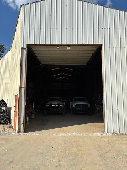 5522 A N Center St, Hilliard, OH à louer - Photo du bâtiment - Image 2 de 12