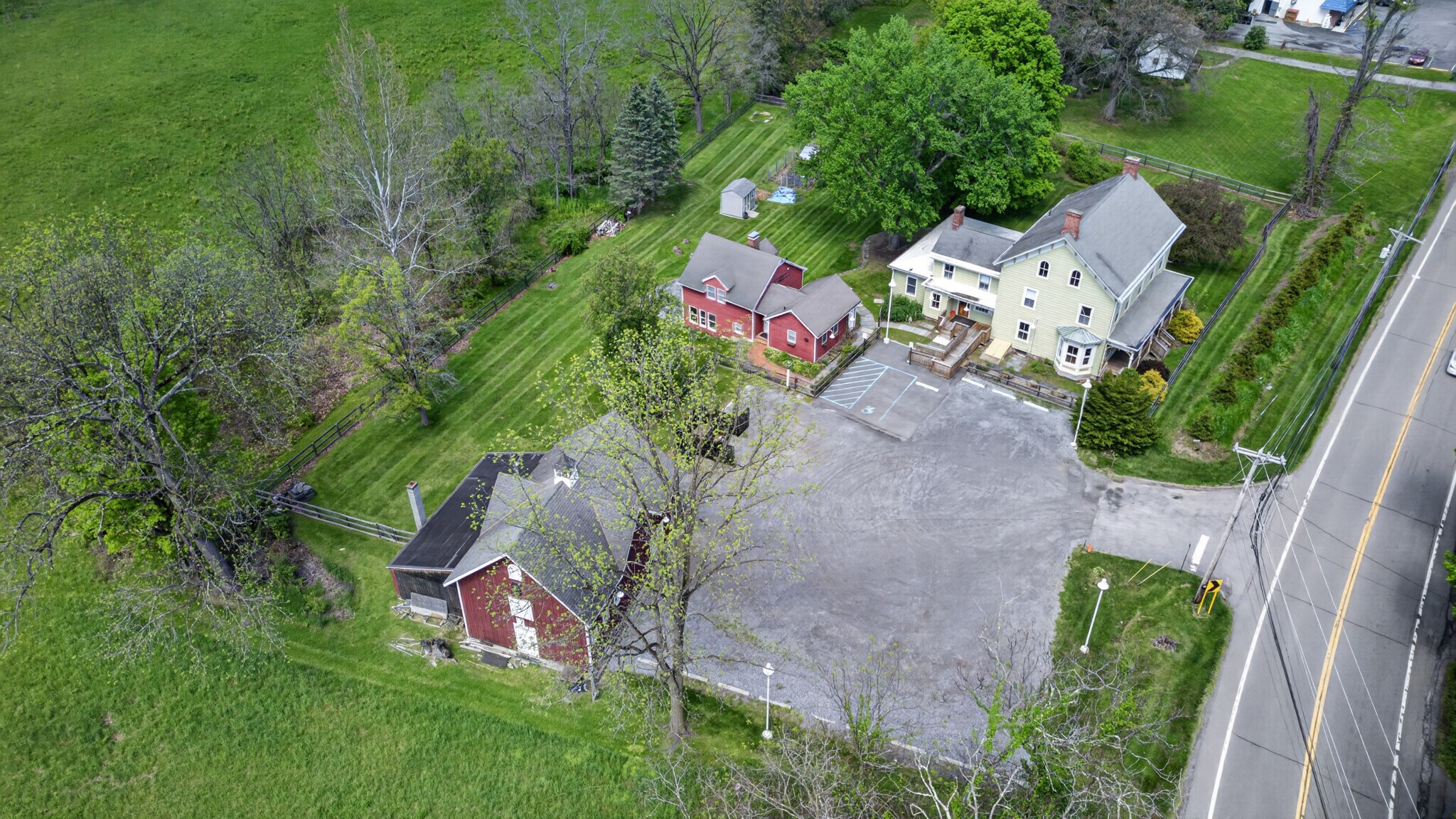 2321-2325 NY-9D, Wappingers Falls, NY à vendre Photo du bâtiment- Image 1 de 31