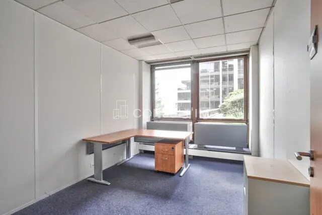 Office in Saint-Cloud for lease - Building Photo - Image 2 of 9