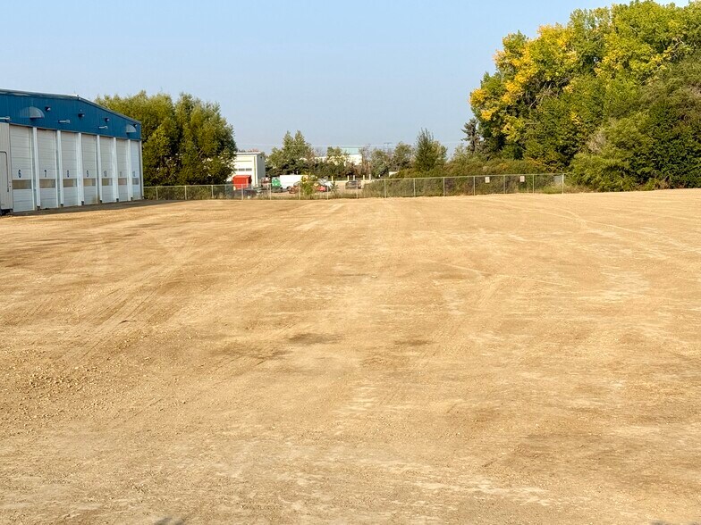 8 Van Der Horn Way, Red Deer County, AB à louer - Photo du bâtiment - Image 3 de 35