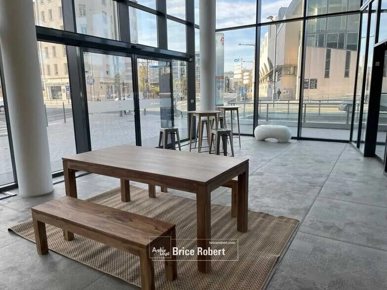 Bureau dans Lyon à louer - Hall d’entrée - Image 2 de 9