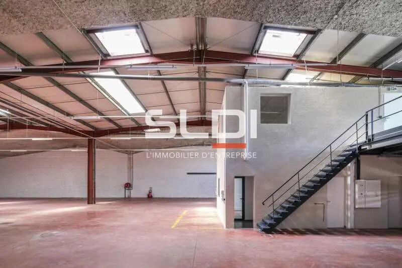 Office in Corbas for lease - Interior Photo - Image 3 of 16