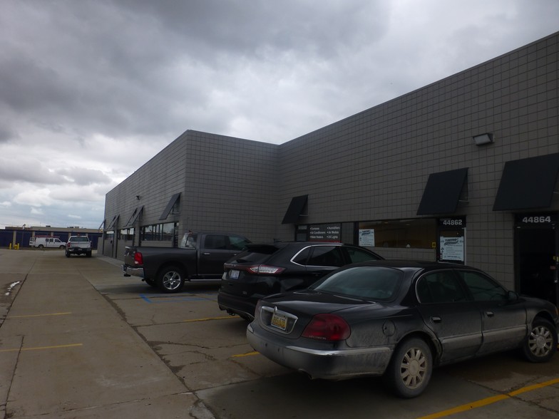 44848-44890 Heydenreich Rd, Clinton Township, MI for lease - Building Photo - Image 3 of 4