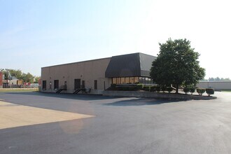 5853-5871 Creek Rd, Blue Ash, OH for lease Building Photo- Image 2 of 5