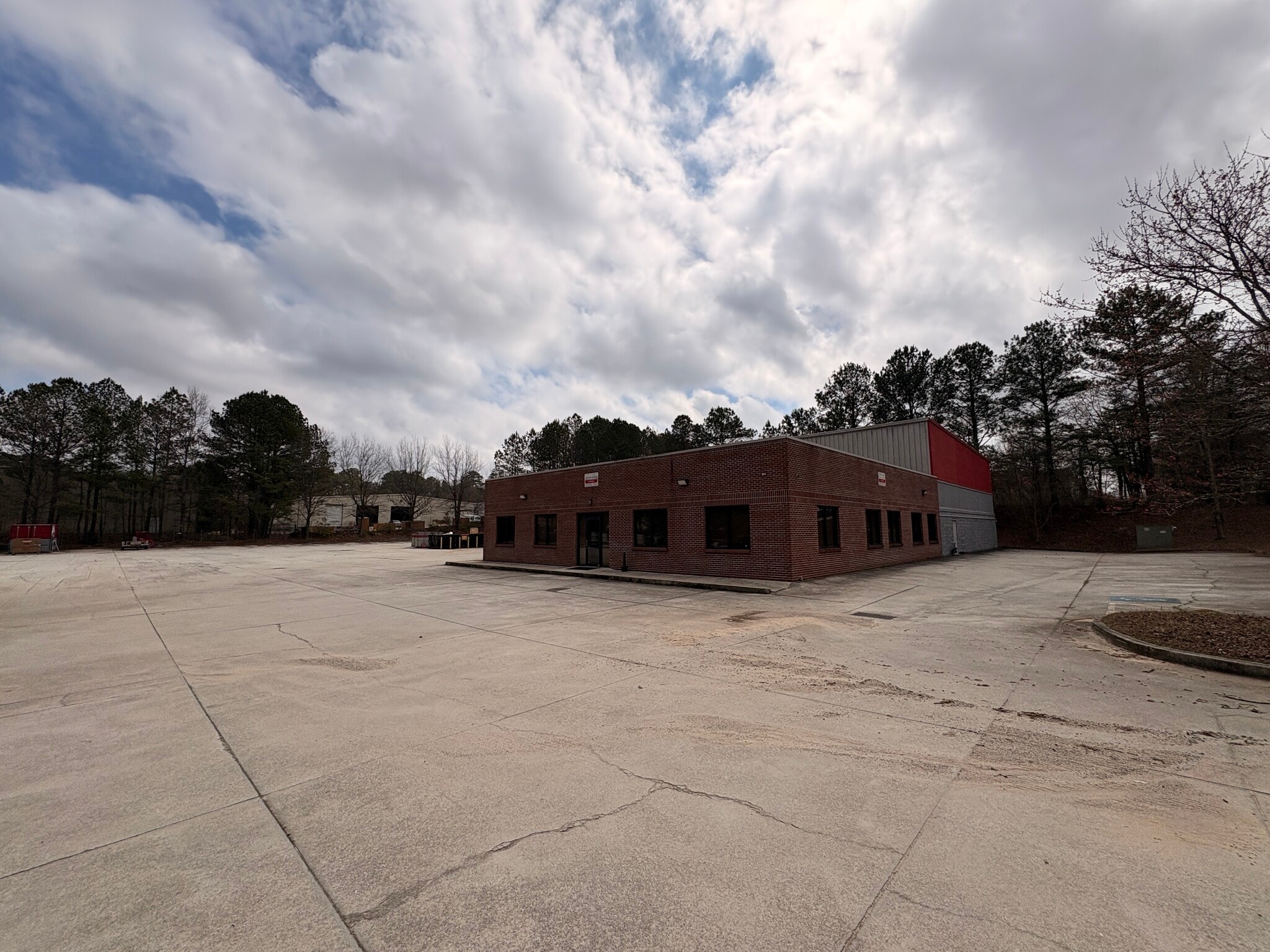 6940 SW Oak Ridge Pky, Austell, GA for lease Primary Photo- Image 1 of 8