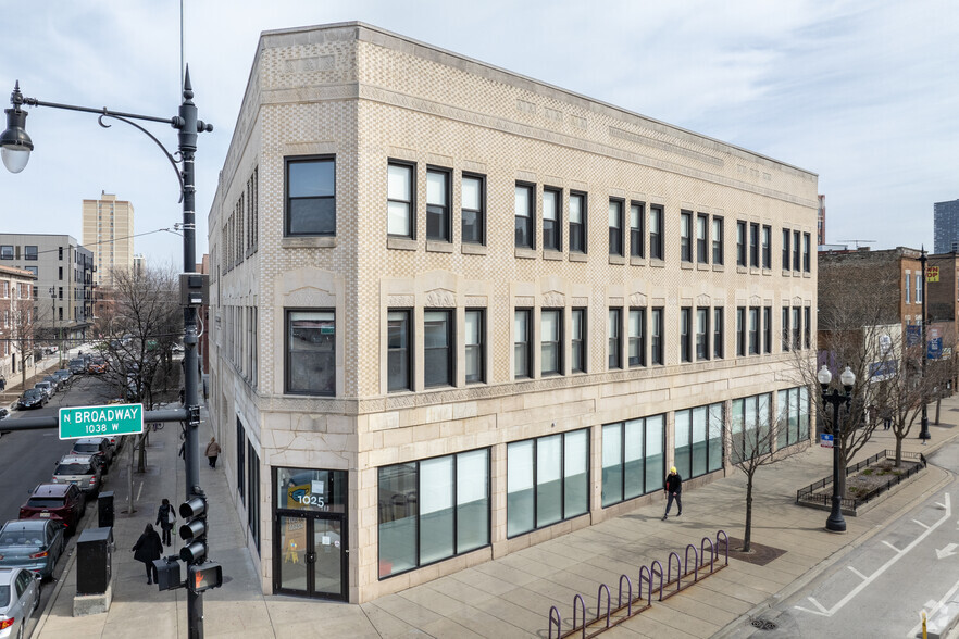 1025 W Sunnyside Ave, Chicago, IL à louer - Photo du bâtiment - Image 1 de 5