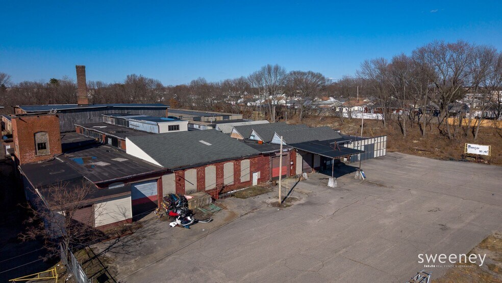 10 Dunnell Ln, Pawtucket, RI à vendre - Photo du bâtiment - Image 3 de 13
