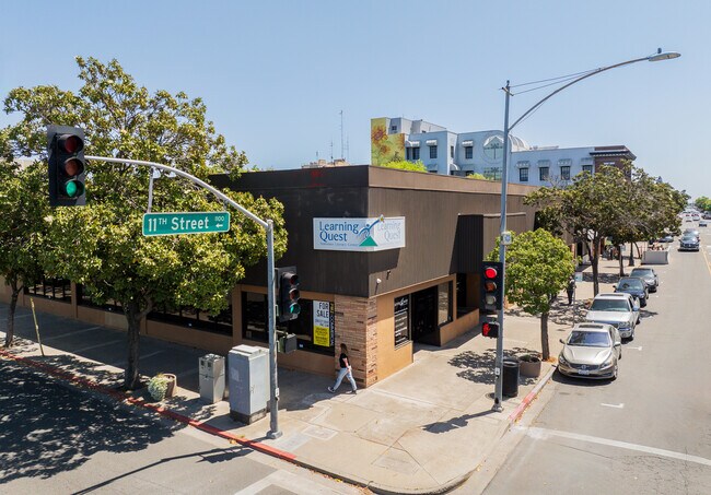 Plus de détails pour 1028-1032 11th St, Modesto, CA - Commerce de détail à louer