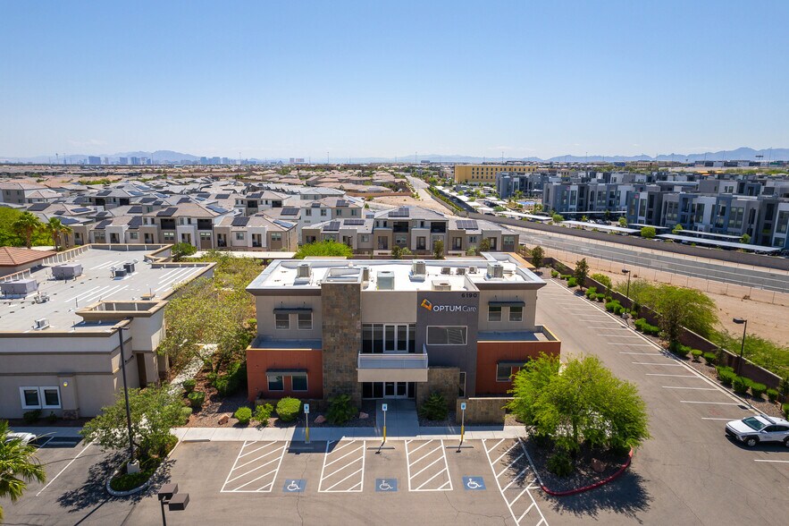 6190 S Fort Apache Rd, Las Vegas, NV à louer - Photo du bâtiment - Image 2 de 9