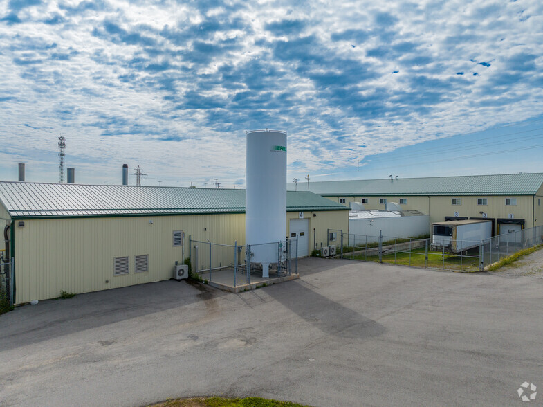 378 South Service Rd, Grimsby, ON à louer - Photo du bâtiment - Image 2 de 7