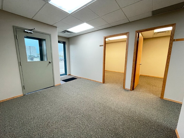 7471 Edgar Industrial Bend, Red Deer, AB for lease - Interior Photo - Image 2 of 23