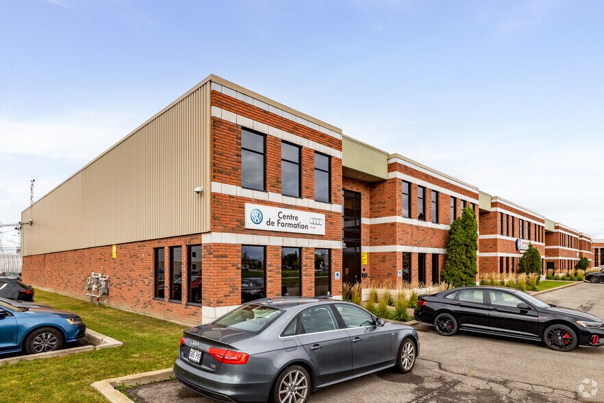 5520-5576 Boul Des Rossignols, Laval, QC à louer - Photo du bâtiment - Image 3 de 5