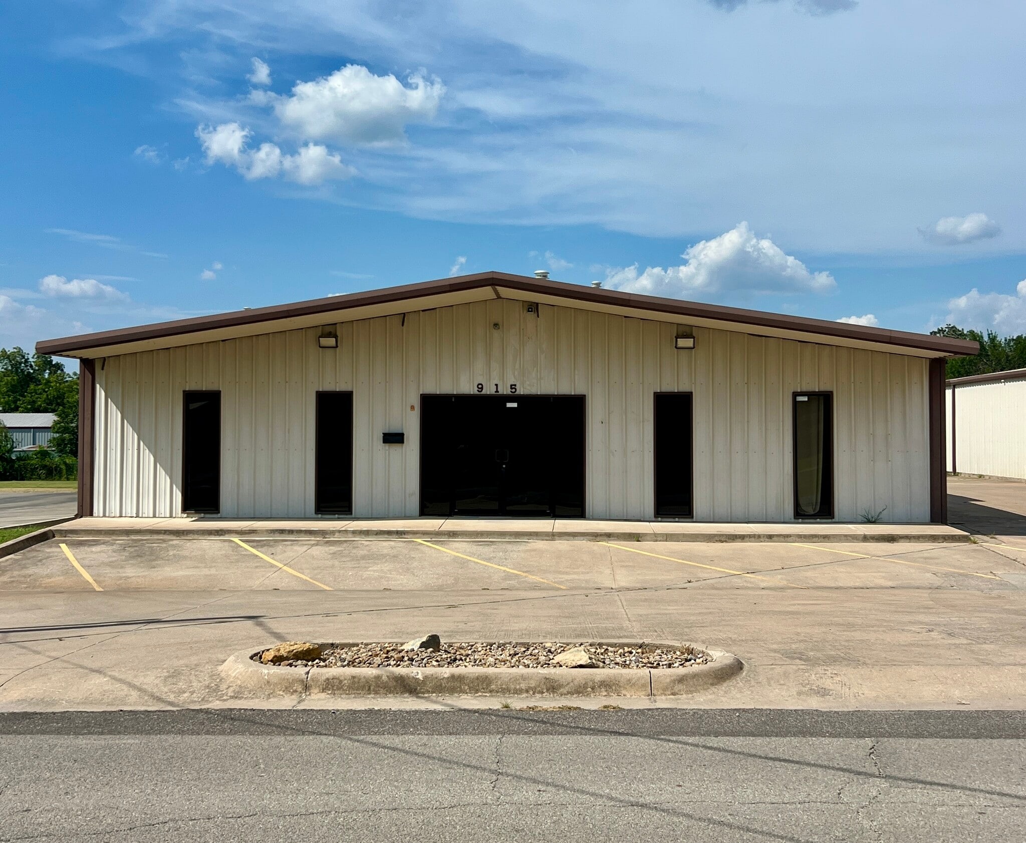 915 1st Ave NW, Ardmore, OK for lease Building Photo- Image 1 of 21