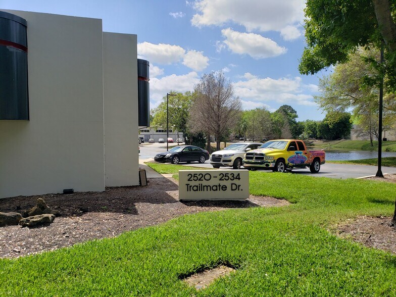 2534 Trailmate Dr, Sarasota, FL à louer - Photo du bâtiment - Image 2 de 2