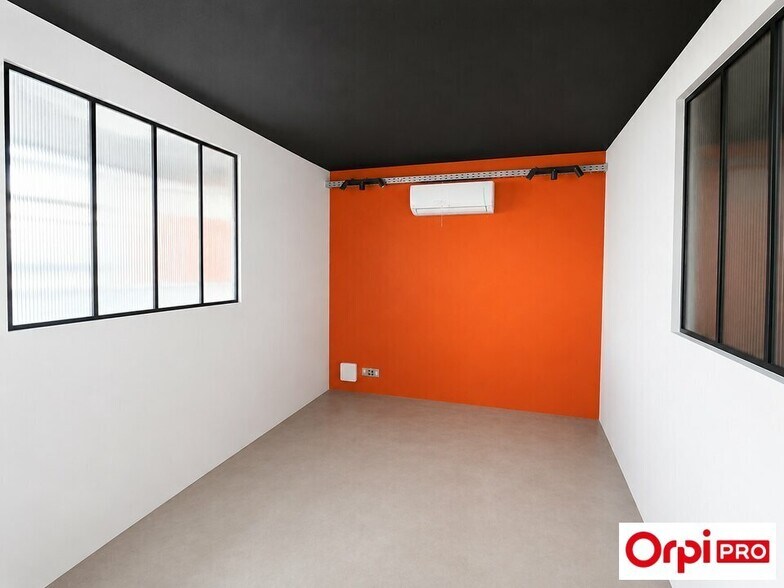 Office in Givors for lease - Building Photo - Image 3 of 6
