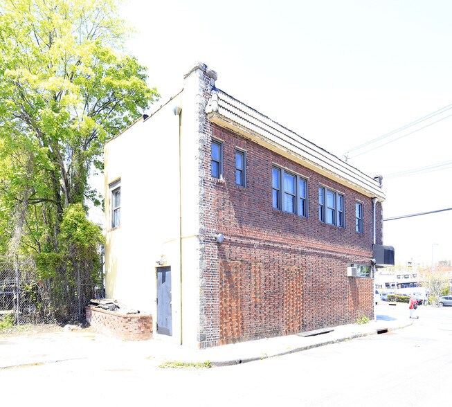 130 E First St, Mount Vernon, NY à vendre - Photo du bâtiment - Image 2 de 3
