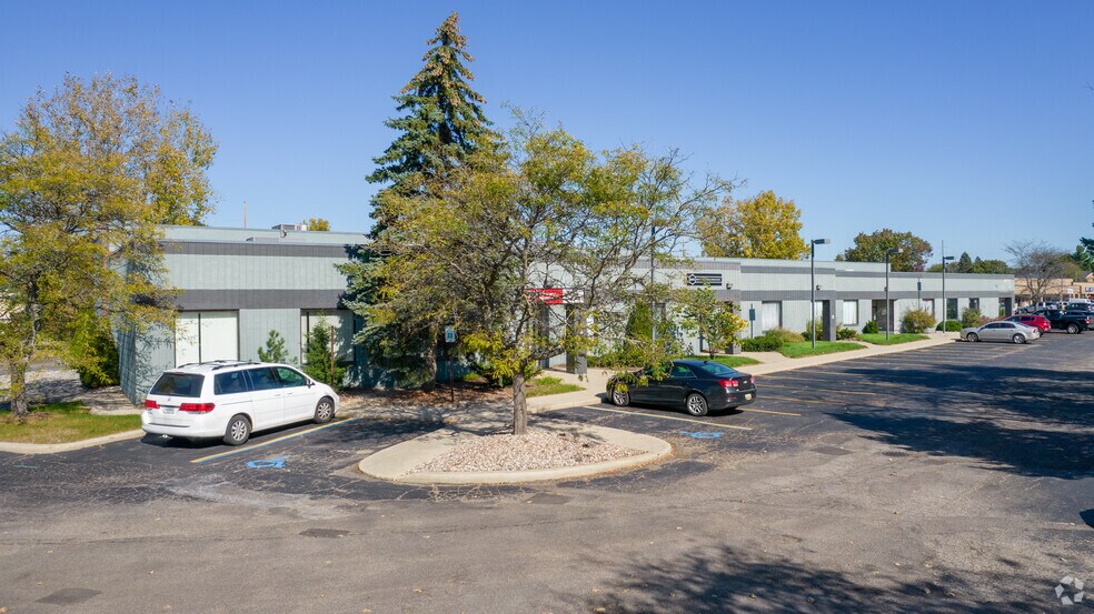 2385 Delhi Commerce Dr, Holt, MI à louer - Photo du bâtiment - Image 3 de 5