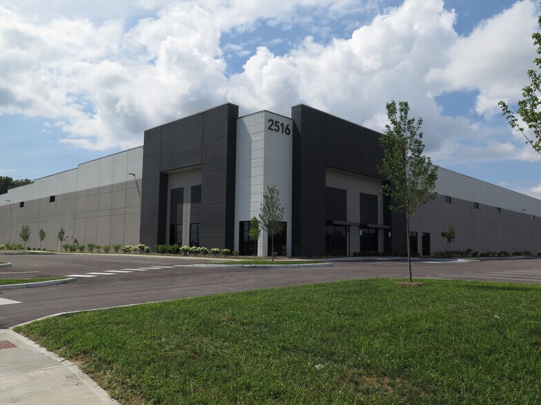 2516 Logistics, Indianapolis, IN for lease - Building Photo - Image 1 of 3