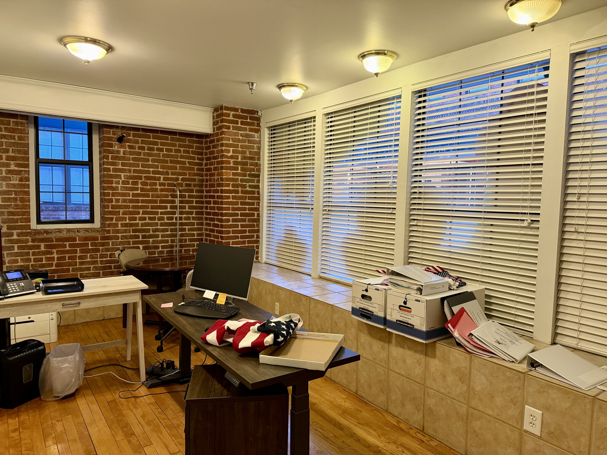 300 E Main St, Johnson City, TN for lease Interior Photo- Image 1 of 7