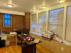 300 E Main St, Johnson City, TN for lease Interior Photo- Image 1 of 7