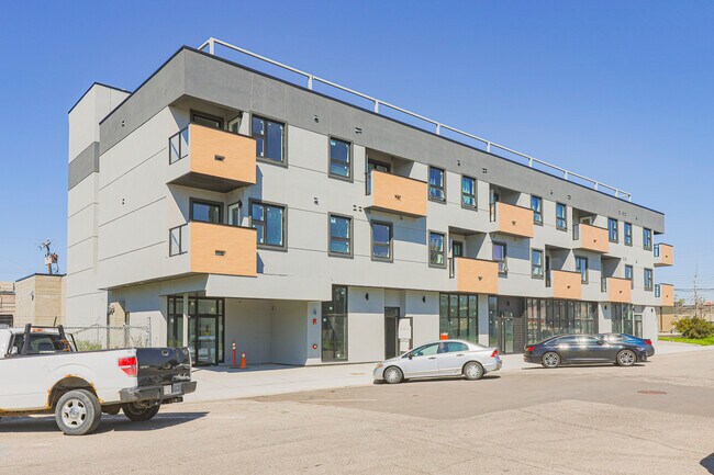 Plus de détails pour 1823 37 St SE, Calgary, AB - Bureau/Commerce de détail à louer