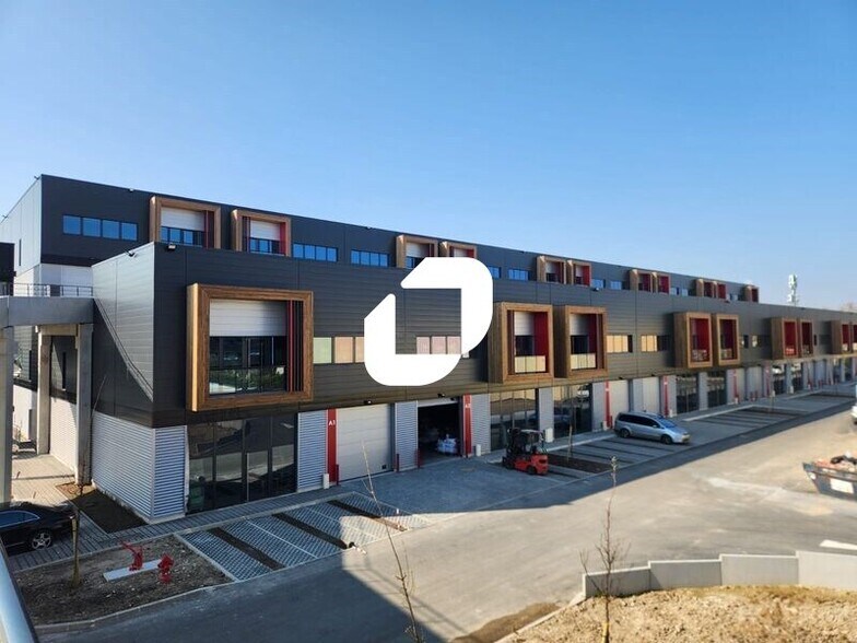 Flex dans Bobigny à louer - Photo du bâtiment - Image 1 de 8