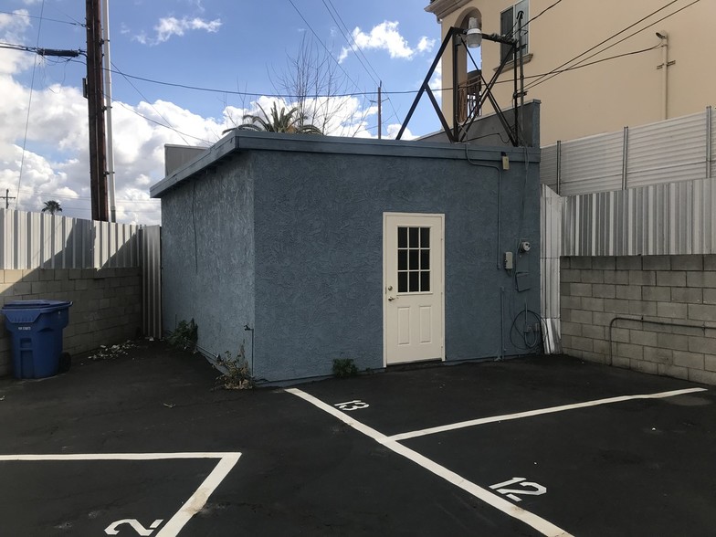 418 S Lake St, Burbank, CA for lease - Building Photo - Image 3 of 5