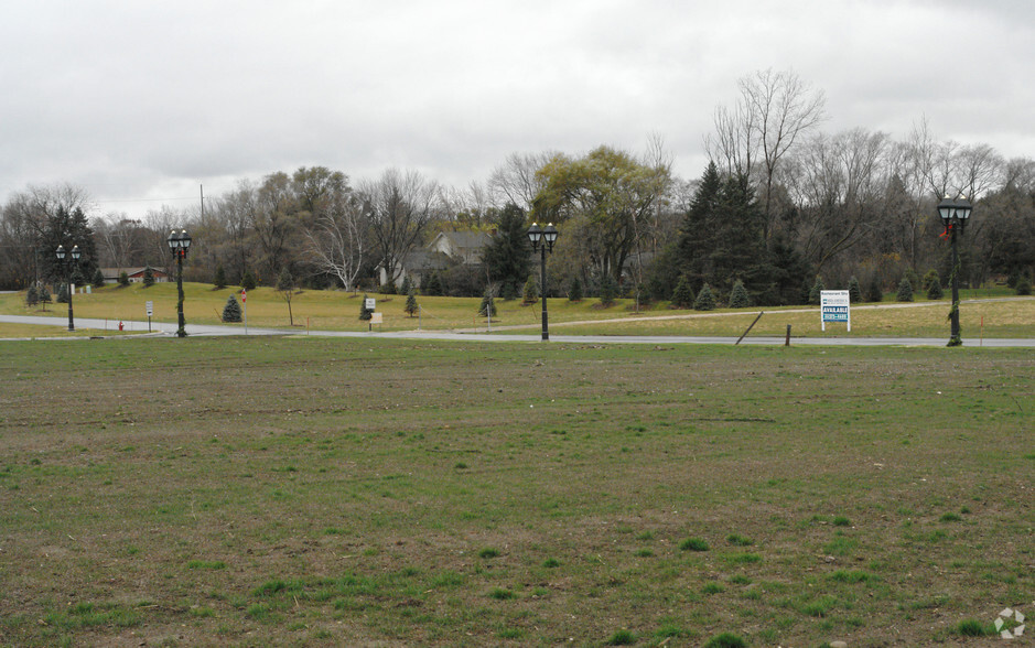 SWC Hwy 16 & Hwy 83, Hartland, WI for sale - Primary Photo - Image 1 of 2