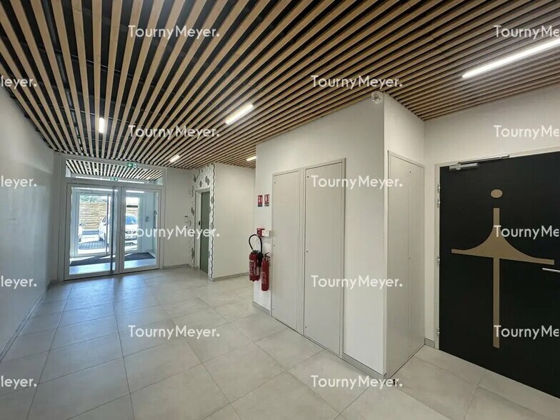 Bureau dans Treillières à louer - Hall d’entrée - Image 2 de 5