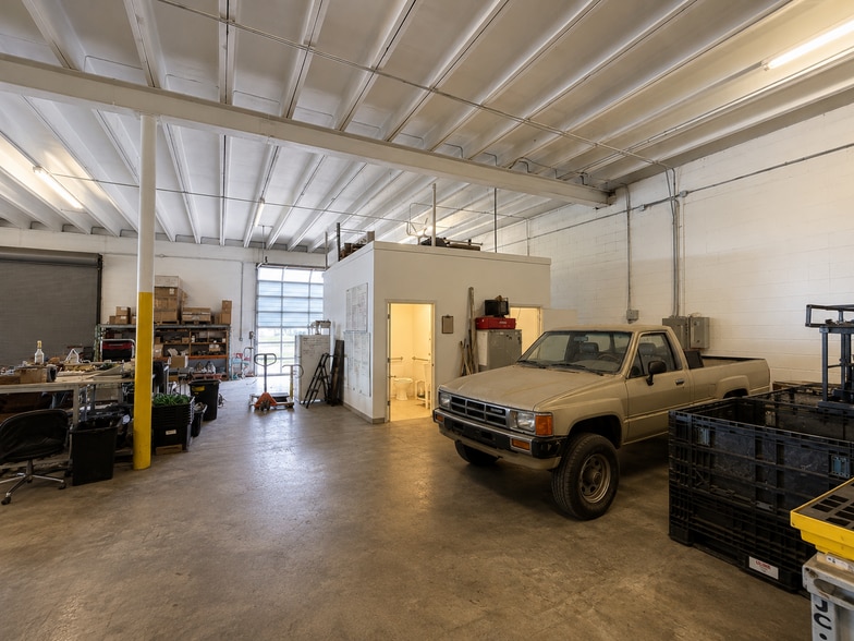 3814 Woodbury Dr, Austin, TX à louer - Photo du bâtiment - Image 3 de 12