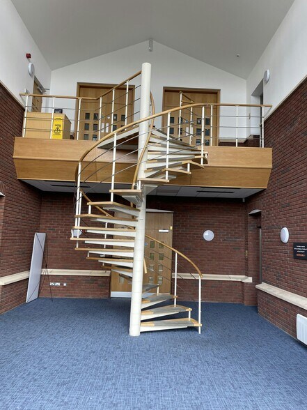 Research Ave N, Currie à louer - Photo du bâtiment - Image 2 de 8