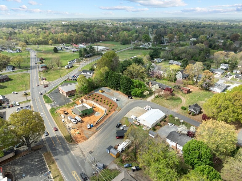 302 S Main St, King, NC à vendre - Photo du bâtiment - Image 3 de 19