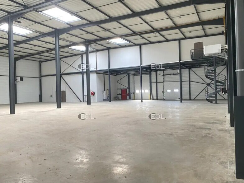 Industriel dans Heyrieux à louer - Photo intérieure - Image 3 de 14