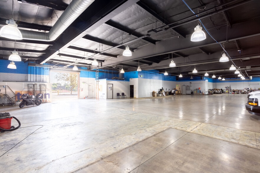 8515 S La Cienega Blvd, Inglewood, CA for lease - Building Photo - Image 3 of 11