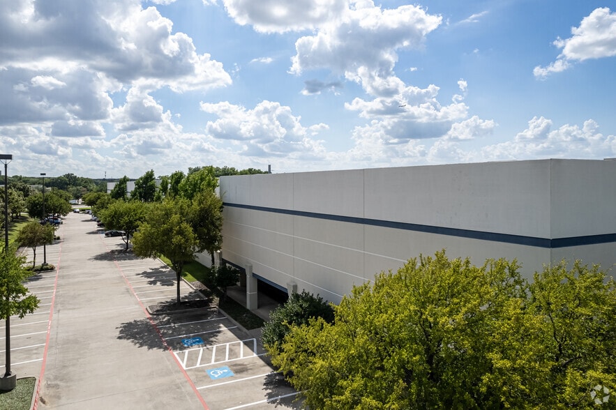 4155 Patriot Dr, Grapevine, TX for lease - Building Photo - Image 3 of 11